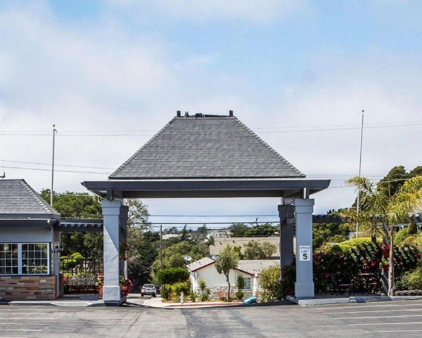 Blu Pacific Hotel image 8